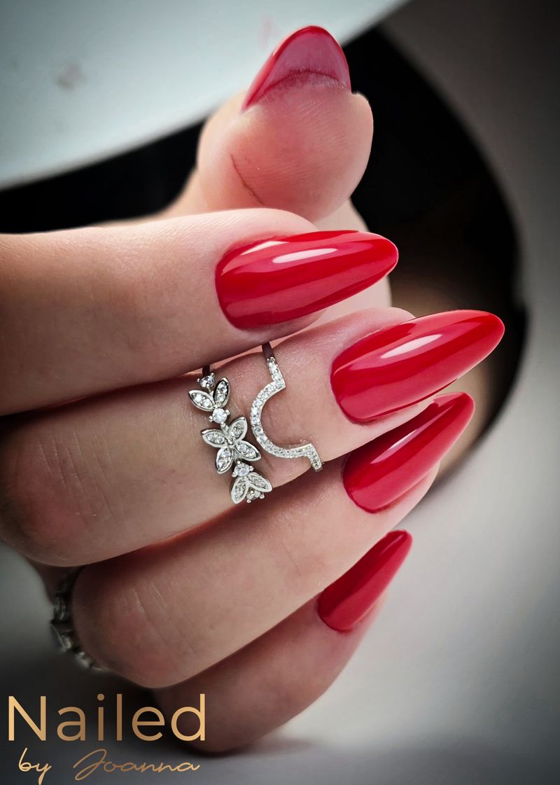 Red almond nails