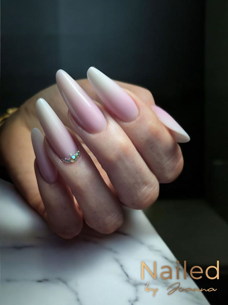 Babyboomer in white and rosé